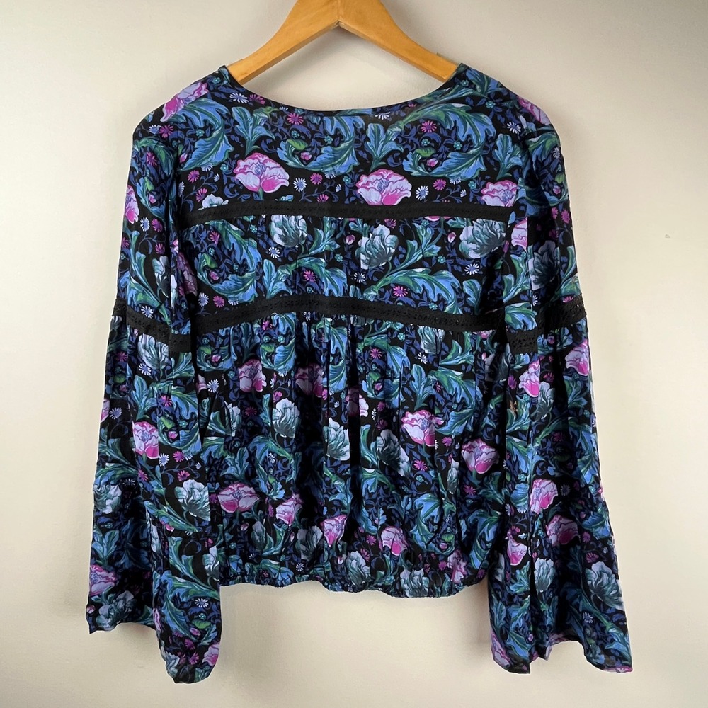 NWT Kimchi Blue Blue Purple Floral Lace Peasant Top Small - Picture 3 of 6